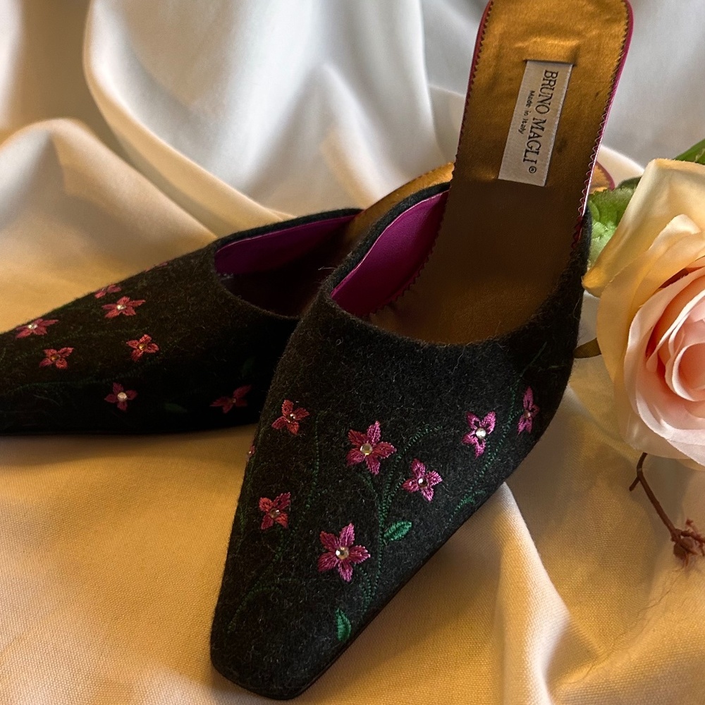 Bruno Magli bareback Mules   NEW!  Gray with pink/purple flowers,  sexy  stylish